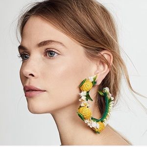 Mercedes Salazar lemon hoops 🍋